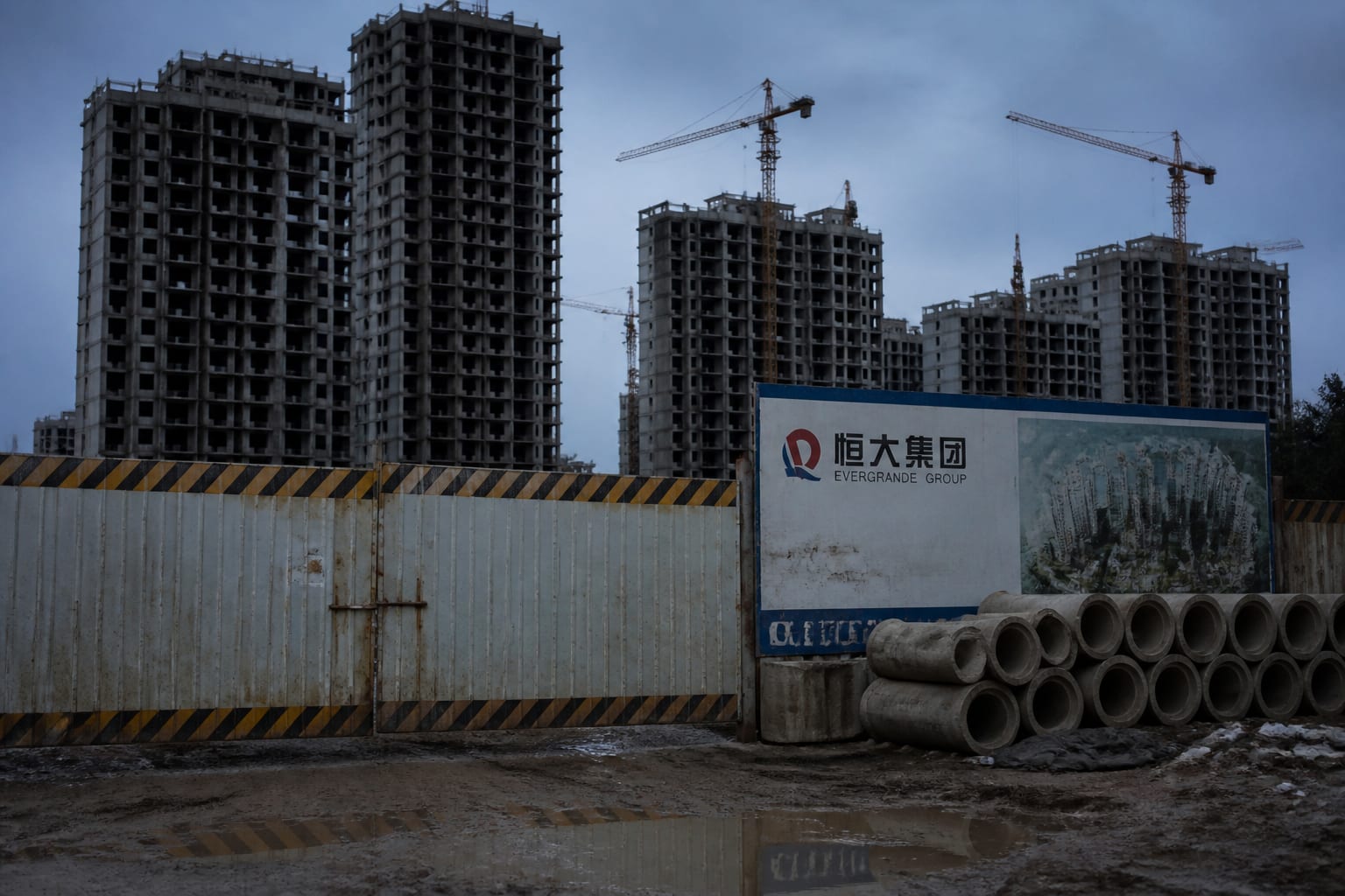 Grupul chinez Evergrande a fost amendat cu 15,82 miliarde de yuani iar fondatorul său a fost condamnat pe viață