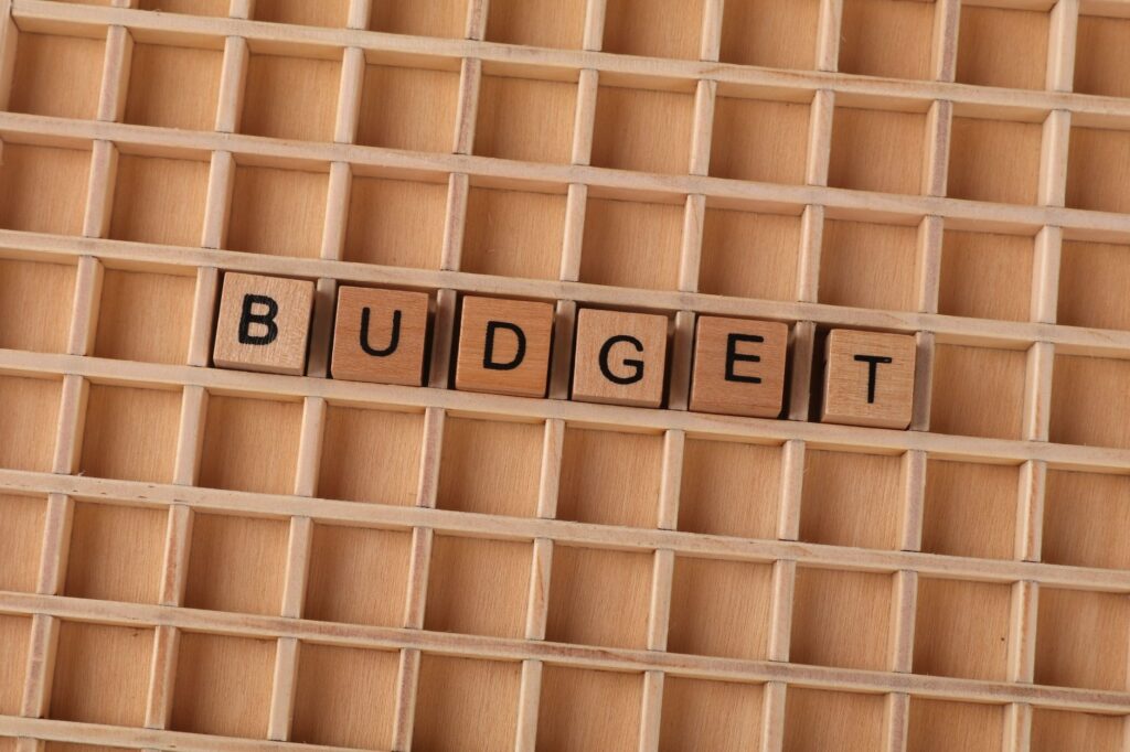 51% dintre români cred că se pricep la bani, dar numai 13% obțin un scor ridicat la test
