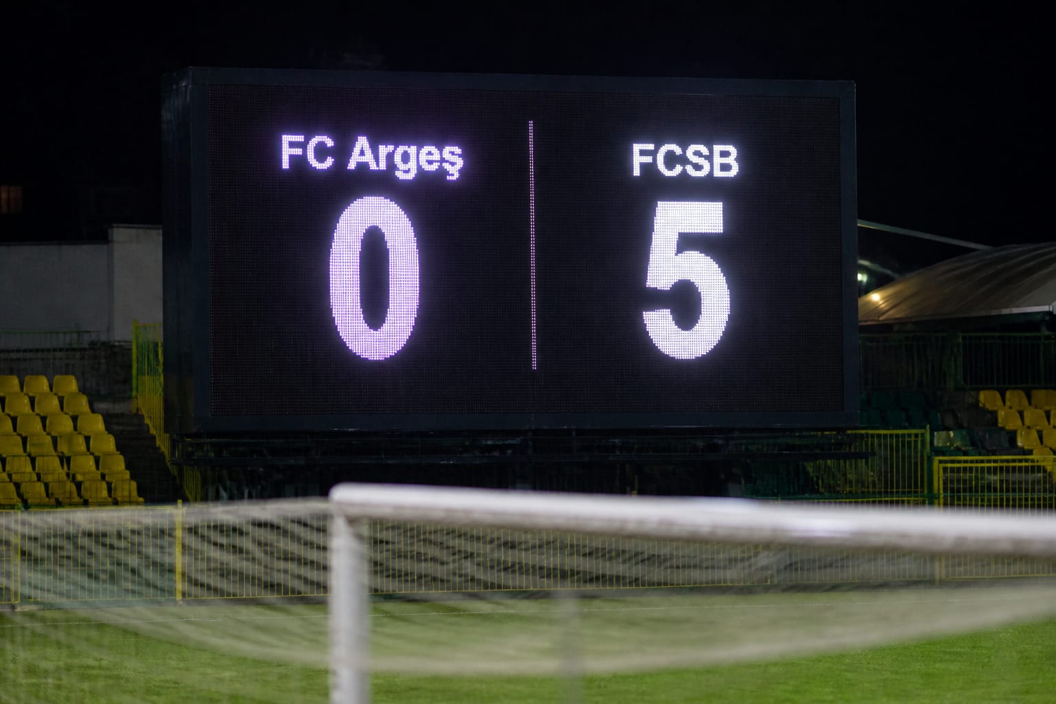 FCSB învinge FC Argeș cu 5-0 la Mioveni și trece pe primul loc în grupa C din Cupa României