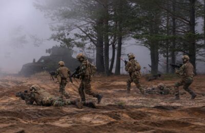 NATO ar combina trupele terestre cu dronele pentru respingerea unei incursiuni rusești